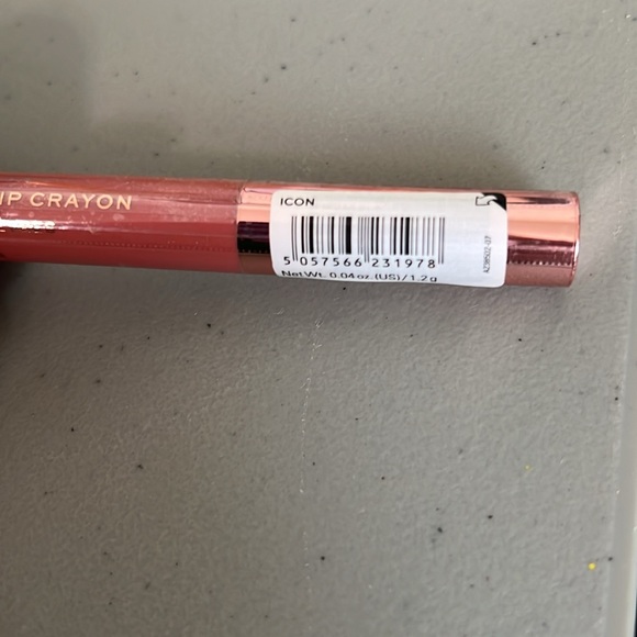 Revolution Velvet Kiss Lip Crayon Icon - Picture 2 of 4